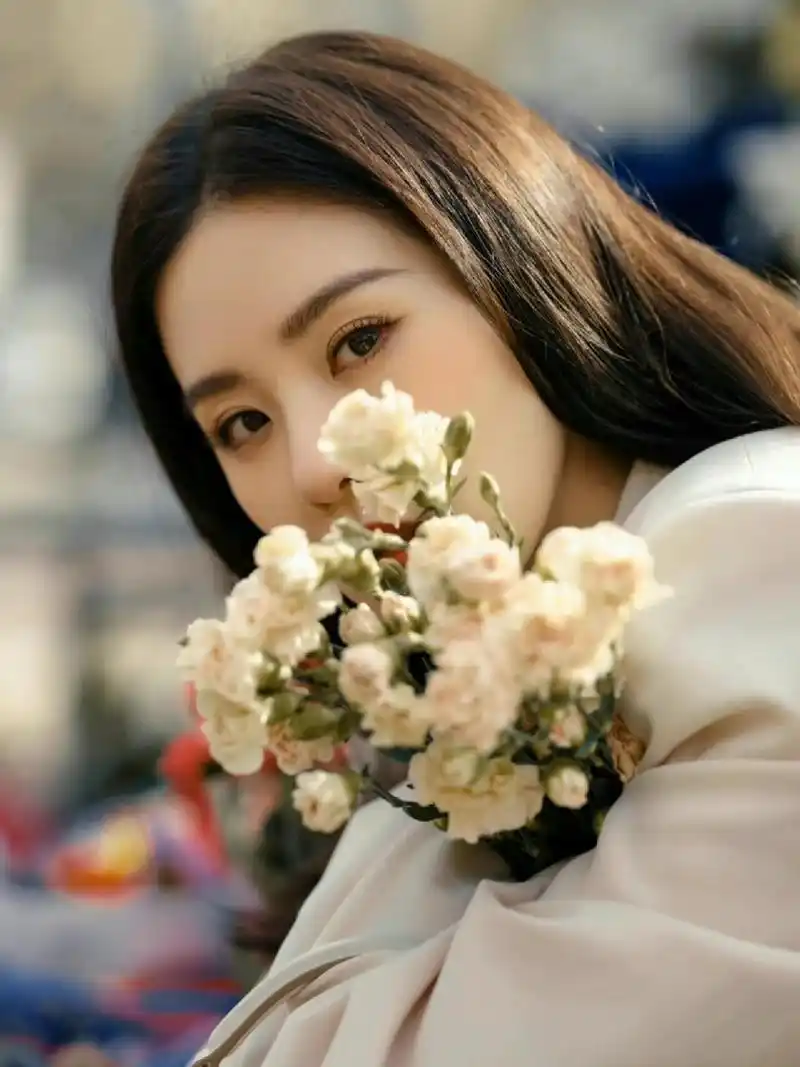 每日介绍丨刘诗诗  刘诗诗(原名刘诗施),1987年3月10日出生于北京市