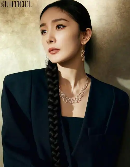 杨幂时装一月刊封面大片##杨幂超长麻花辫造型