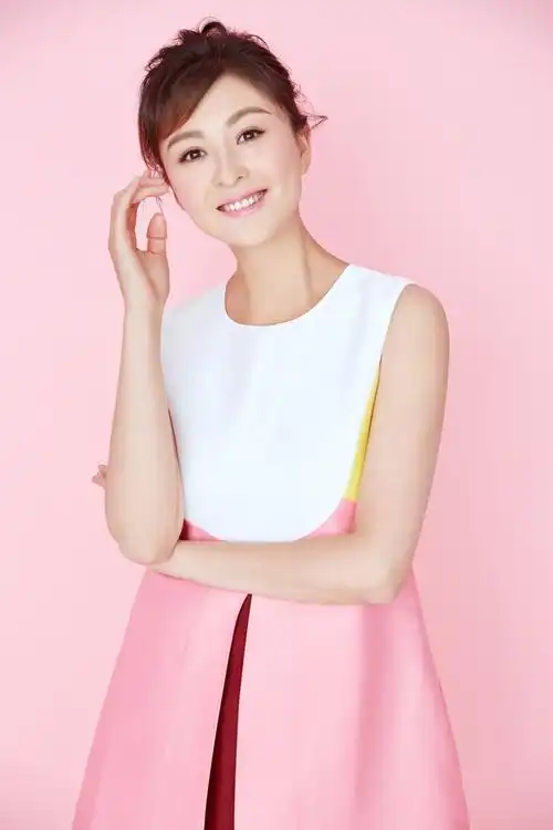 戴娇倩曝光甜美大片 红粉佳人观之可亲