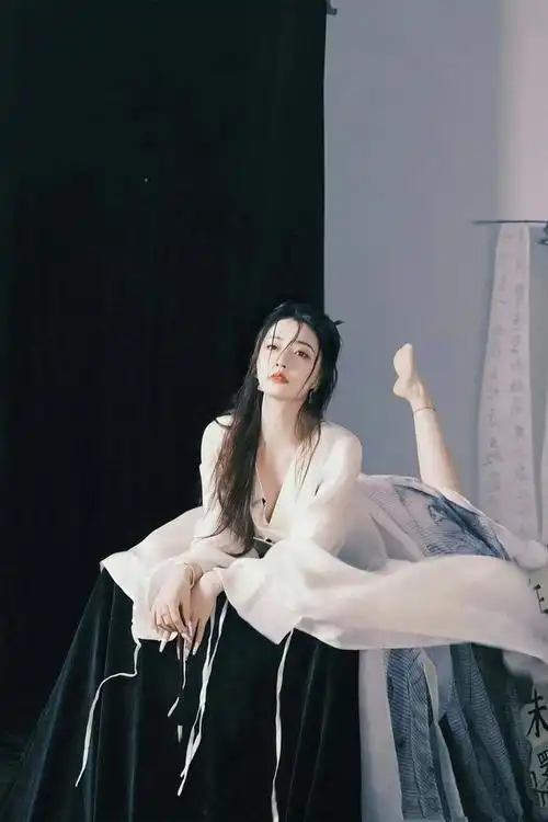 在电视剧《长安十二时辰》中,徐璐扮演的杨贵妃成为了最大吐槽点.