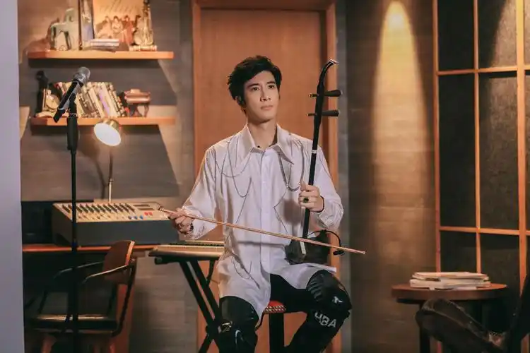 王力宏《中国好声音》多样风格尽显英气 少年感pk摇滚范儿你更偏爱哪