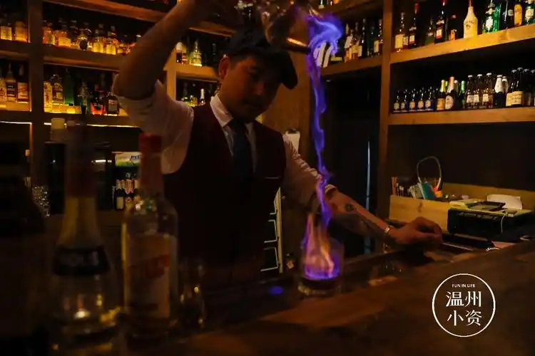 他们将一份爱玩的心带进了这家酒吧只为打造一个爱酒人的乐园