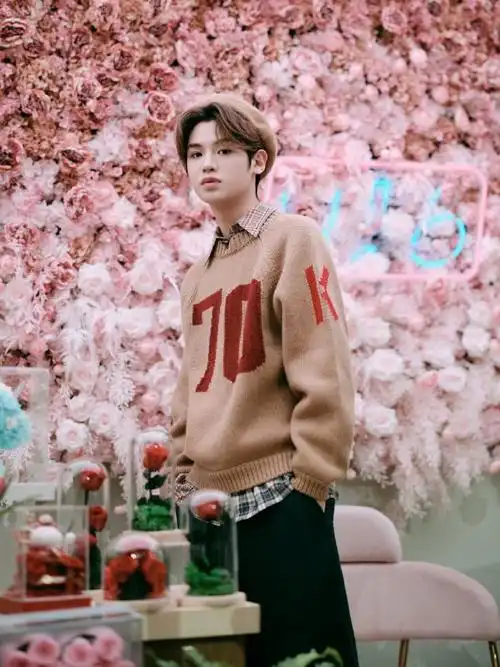 黄明昊《你好星期六》贝雷帽造型是超级治愈 元气可爱的甜豆一枚