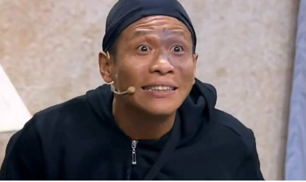 宋小宝赵四住地下室经历:身上被蚊子叮老大包,睡觉被"雨水"打到脸上