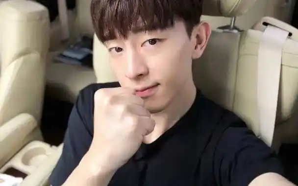 "被迫退网"1年后,再看邓伦如今的"窘境"他很可恨,也是悲剧_金晨_事业