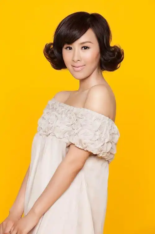 p data-id="gnwxjy7fnt">王雅洁,中国内地女歌手,空政文工团青年歌唱