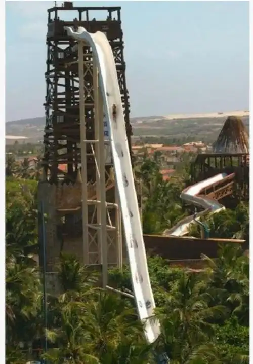 世界上最刺激的三大滑梯有的从鲨鱼嘴中过你敢体验吗