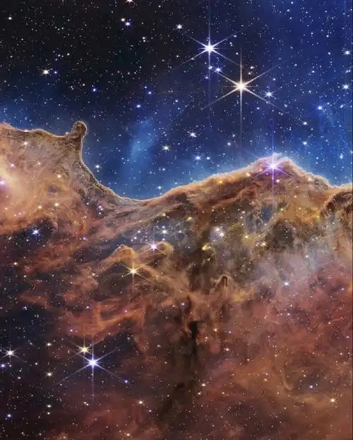 由詹姆斯.伟博望远镜拍摄的宇宙图像