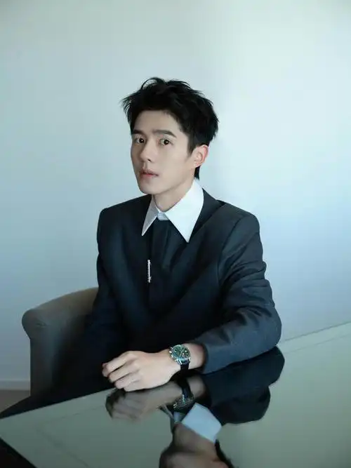 刘昊然北京国际电影节造型清爽又不失矜贵辣评白月光回国