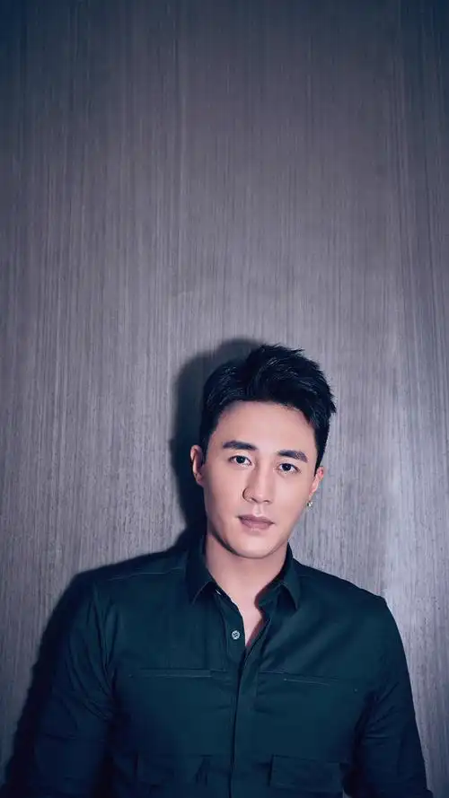 p>杜淳,1981年5月22日生于河北省保定市,中国内地男演员,2003年毕业