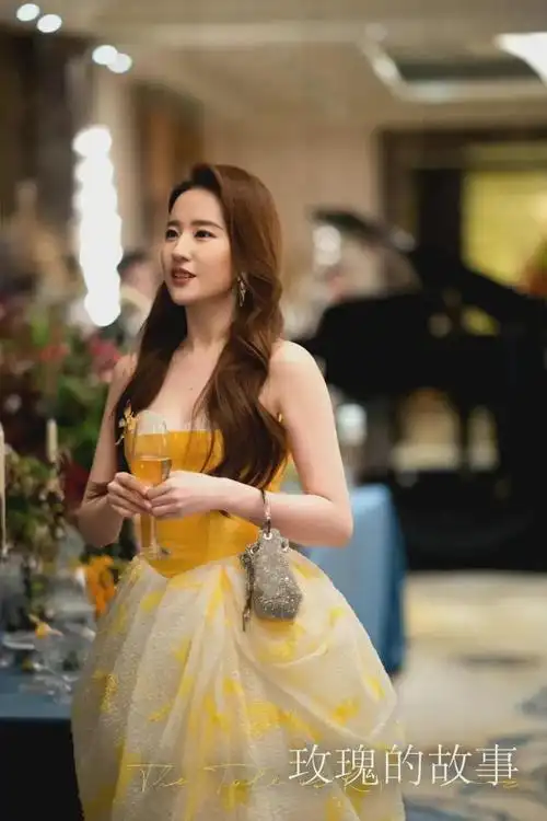 《玫瑰的故事》黄亦玫照片是刘亦菲本人,果真从小美到大的万人迷