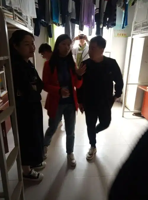 民大附中举行宿舍男女生互相观摩互访活动