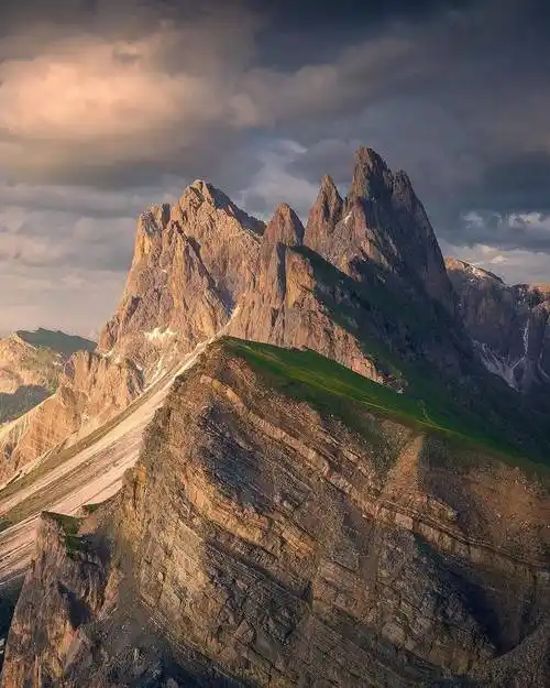 视界| 险峻磅礴刀背山_山峰_grassi_seceda