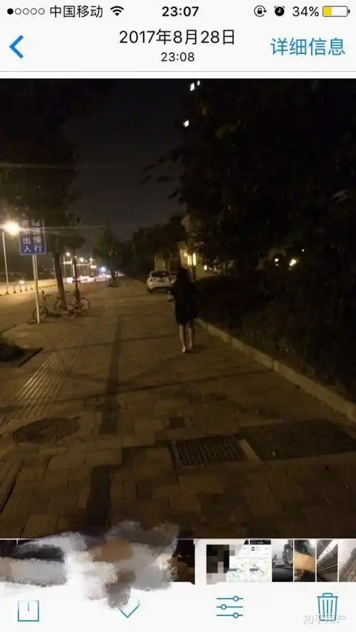 头像,前任,去年七夕分手 嗯,马上又七夕了 这是那天她远去的背影,不再