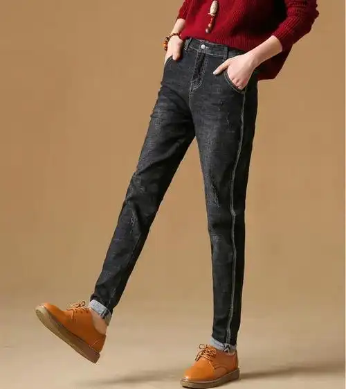 穿衣搭配:几款舒适保暖的加绒牛仔裤时髦显瘦