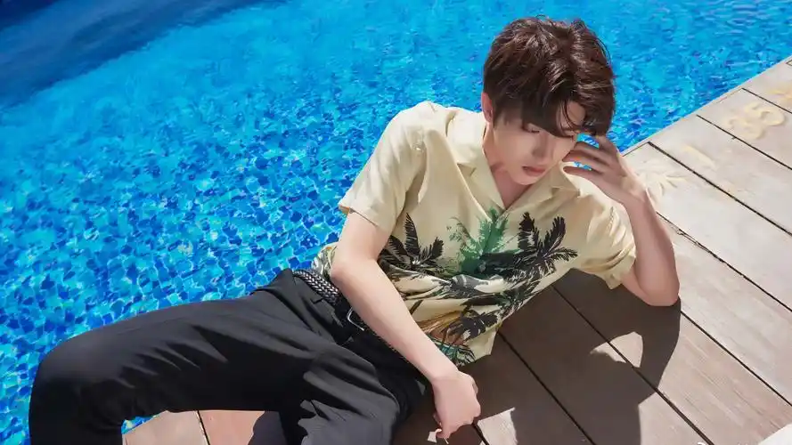 电脑壁纸 明星 大陆明星 蔡徐坤清爽帅气写真