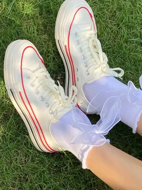 每个小仙女都应该有一双白色帆布鞋