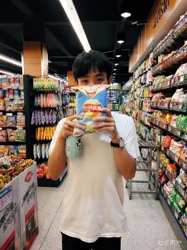 在艺术行业净身高一米七的男生会显得很矮吗?会影响工作吗?