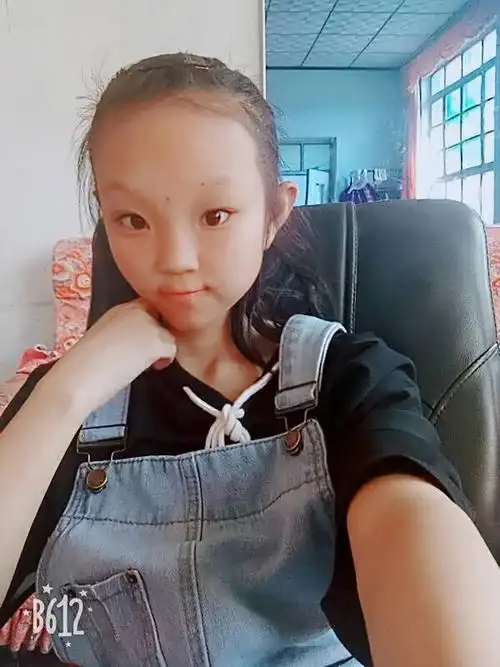 初三女学生天天锻炼身体小腿粗吗