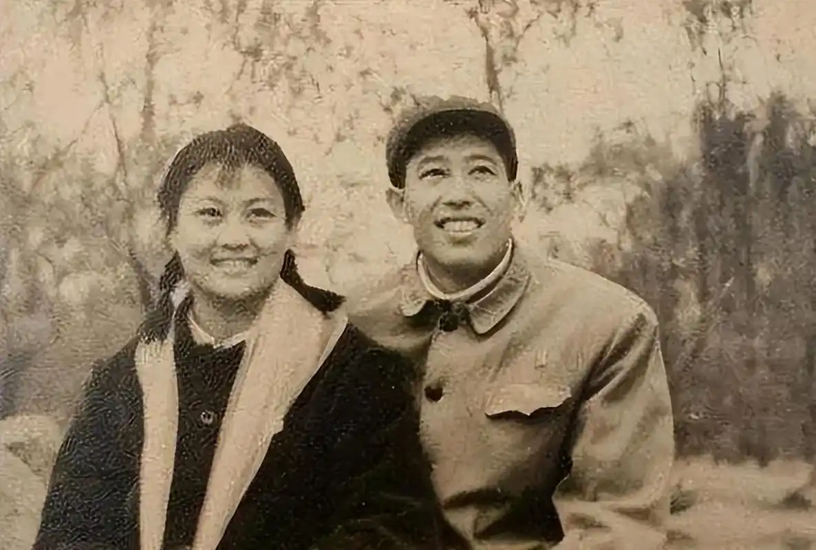 一生嗜烟如命的文兴宇,一句话感动世人,老婆至今无法释怀