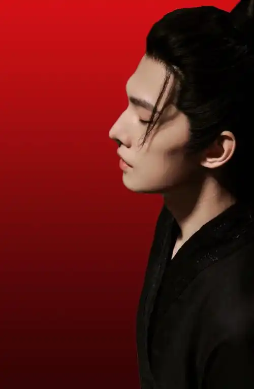 如何整合自己,安慰自己,那必须看看我担#杨洋#,正脸不用说,背影和侧颜