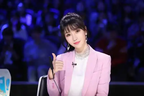 侯佩岑的理想男神现身《百变达人》,潘玮柏再次成为"好奇担当"