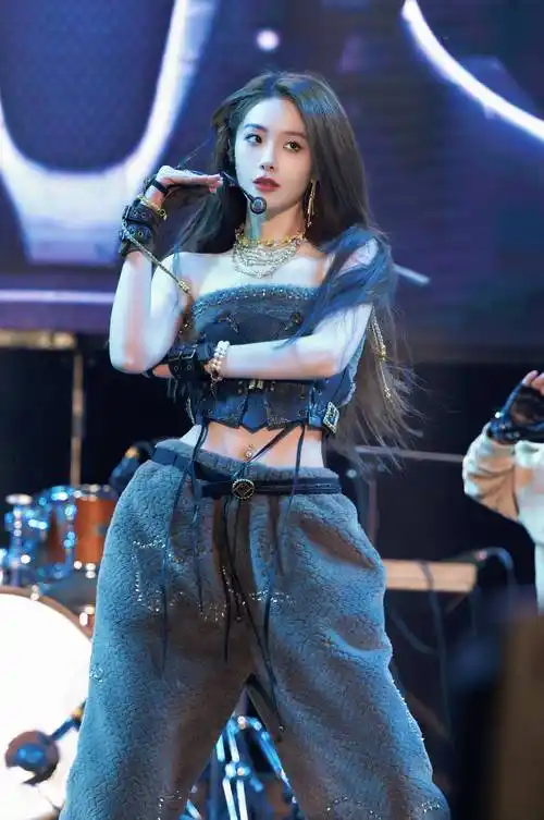 喻言首次个人巡演《world我的》首批公布三地开演,新歌舞台就在巡演首