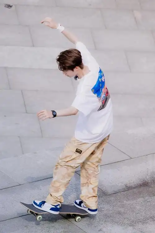 190620极限青春录制uniq王一博77活泼可爱王板仔77crlogo6767