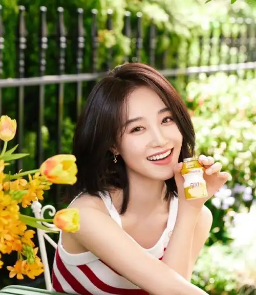 蓝盈莹红白条纹背心##蓝盈莹的闪光生活