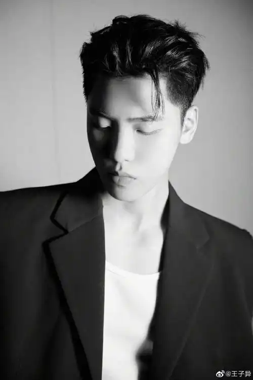 王子异跨年firstsight舞台##王子异帽子