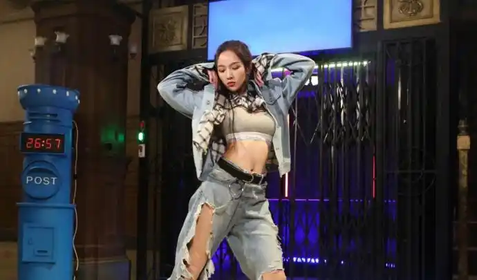 孟佳宣布恋情男友竟是萧亚轩前富二代男友elroy