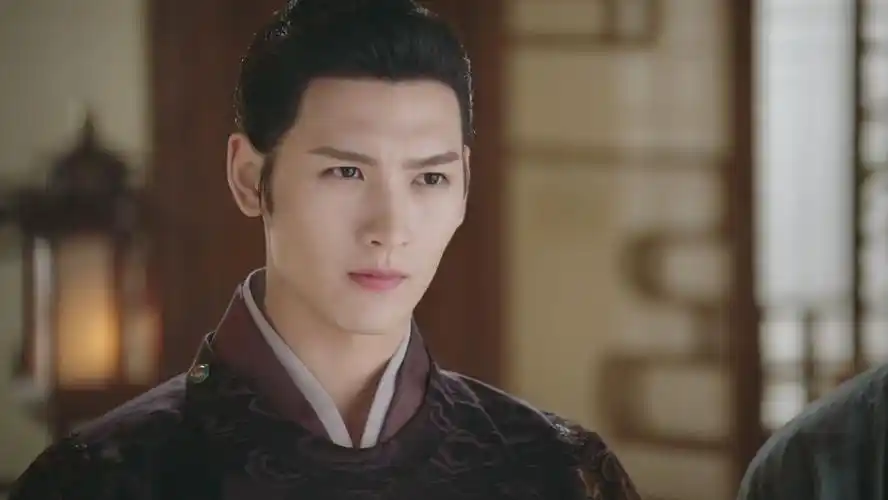 网剧《花好月又圆》截图,男主梅世青,极海听雷里的小哥张起灵.