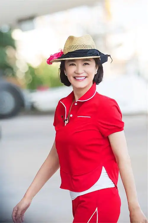 66岁林青霞聚会视频曝光,整个人状态超好!