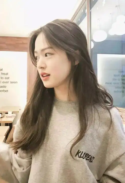 大学女生初恋卷发设计 演绎甜美女神的长头发大全