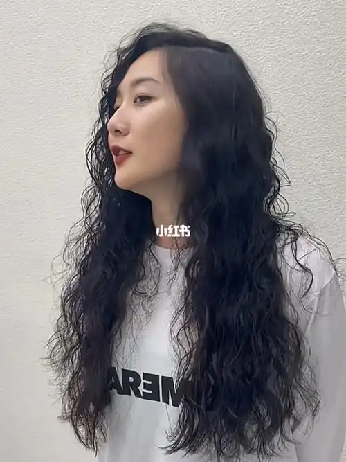 天呐04沙发自然卷能烫出这么美炸天发型