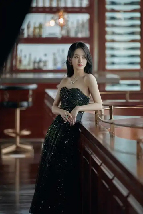 赵丽颖 迪奥品牌大使 身穿2020早秋成衣系列,搭配dior顶级珠宝系列