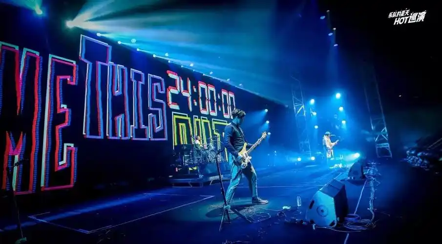 「乐队的夏天hot巡演」北京站,用夏天的"火"燃爆新年的春
