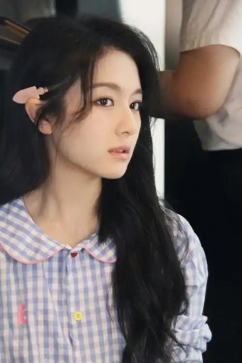 李兰迪留了长发