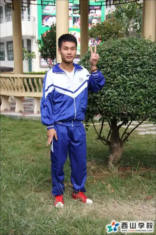 福建西山学校2014年职专部高二1班李家良挂历照