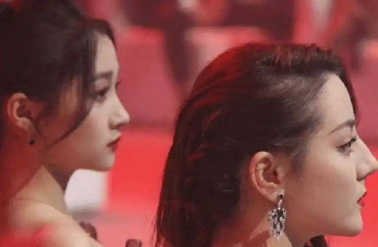 原创迪丽热巴和关晓彤同框看清俩人侧脸的对比终于明白鹿晗的审美