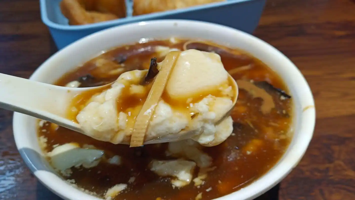 这样一碗地道的卤汁豆腐脑,才是西安人早餐正确的打开方式