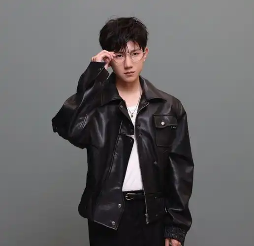 皮衣7015王源酷帅酷帅的@tfboys-王源#王源看我们如何相遇vlog