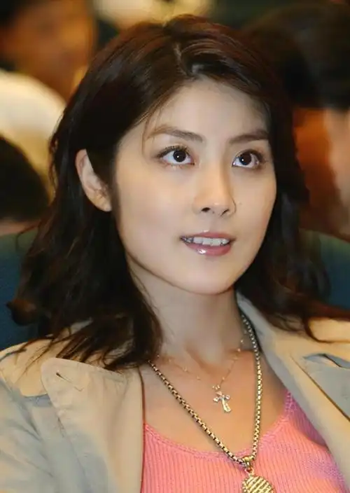 陈慧琳曾因流产心碎52岁现状堪比20岁嫁相恋16年男友成赢家