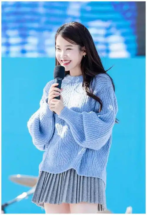 原创国民妹妹iu发布新专辑蓝色头发太抢风头又酷又叛逆