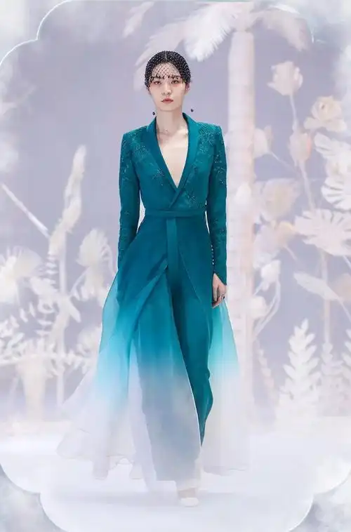 画意国风的雅韵意境演绎真正的仙风道骨丨盖娅传说熊英2020aw若水时装
