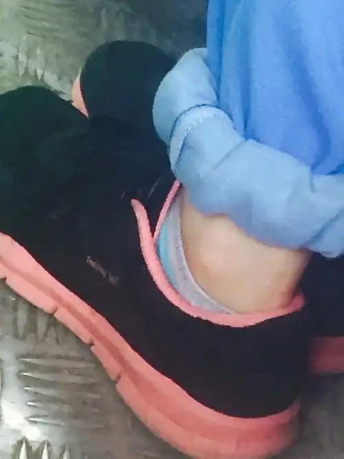 我给女朋友买的鞋但是她每次来我家都有股脚臭味是鞋子问题吗