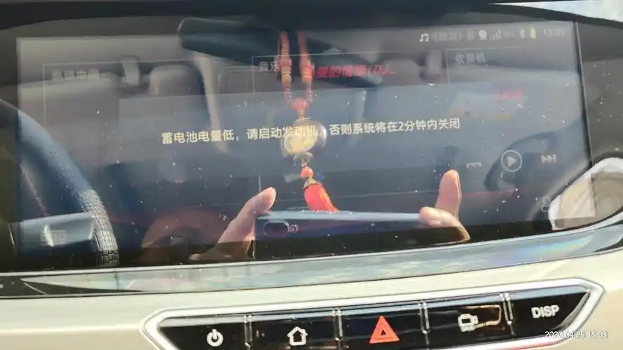 逸动19年三月买的18款自动争锋总是显示电瓶电量低不到一年换了两次