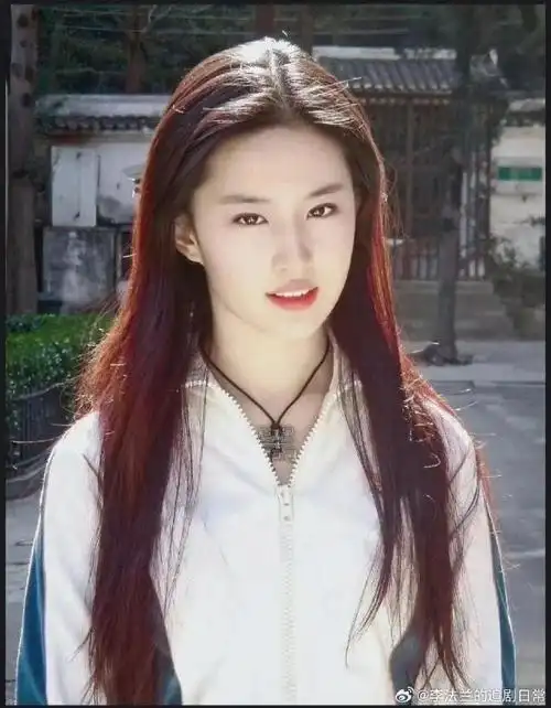 刘亦菲初中旧照曝光