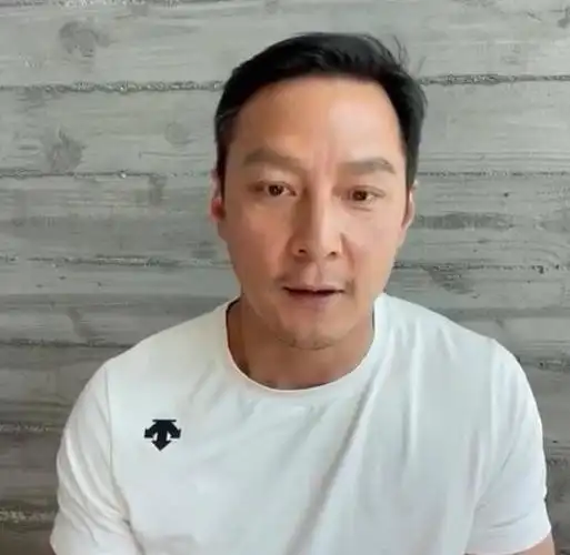 48岁吴彦祖壮年大变样!帅气褪去,有点"邋遢"的样子