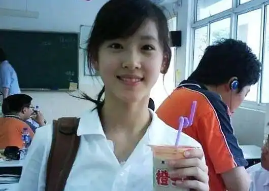 北京大学现任十大校花 清华大学校花章泽天